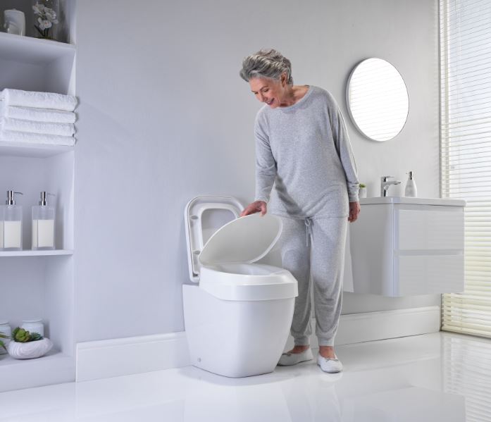 Toilettensitzerhöhung Aquatec 90 Ergo in Anwendung
